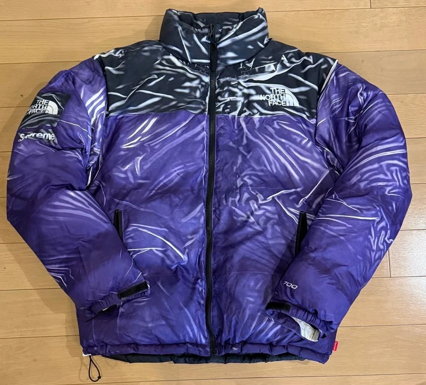 Veste Nuptse imprimée trompe lœil Supreme / The North Face violet