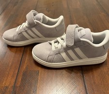 Adidas Kids Grand Court 00s Sneakers   Grey / Off White / Gum- Size 2.5- New 