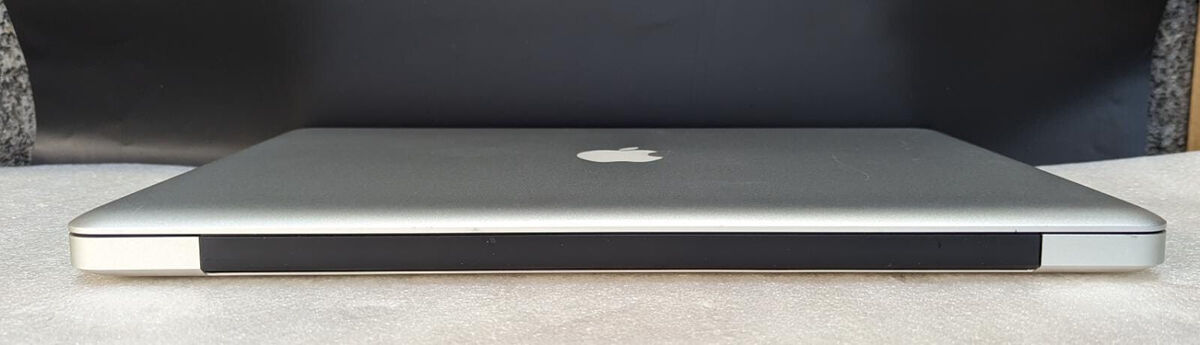 MacBook Pro (15-inch Late 2011) 2.2 GHz Intel Core i7 - 4GB MacBook Pro (15-inch Late 2011) 2.2 GHz Intel Core i7 - 4GB