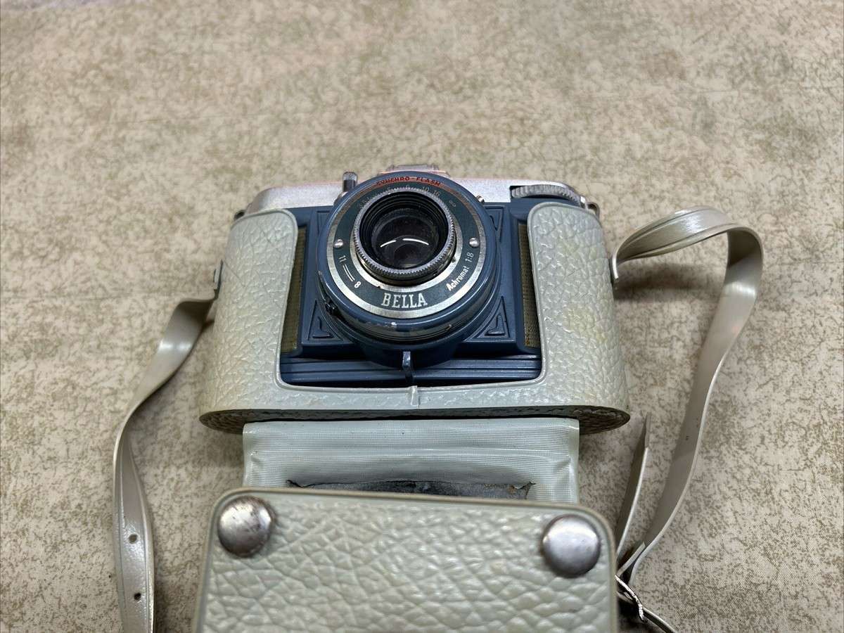 Vintage Bilora Bella 44 camera w/case. Uses 127 film. Germany