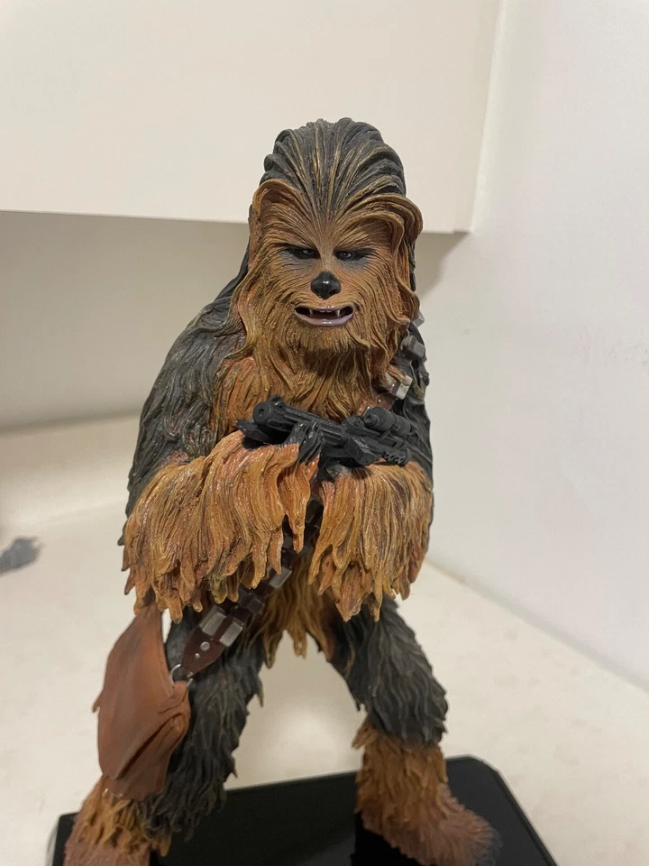 Estátua solo Chewbacca Diamond Select Gentle Giant Star Wars escala 1:6 358/1000 - Imagem 2 de 4