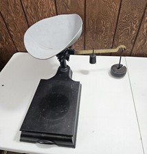 Vintage counter top merchants platform & pan scale