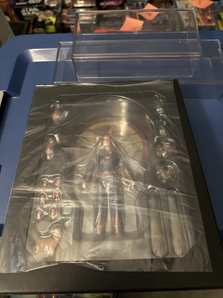 Figura de acción Mezco One:12 Collective Captain Marvel nueva sellada Foto 3 de 4