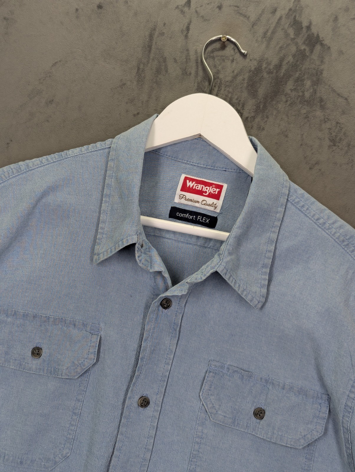 Wrangler Chambray Short Sleeve Shirt Size Large Relaxed USA Fit Blue Button Up image 2