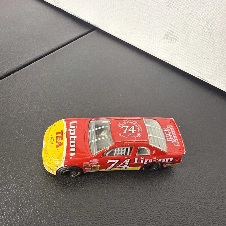 Racing Champions #74 Johnny Benson Jr Lipton 1995 Monte Carlo NASCAR 1:24 de colección Foto 3 de 4