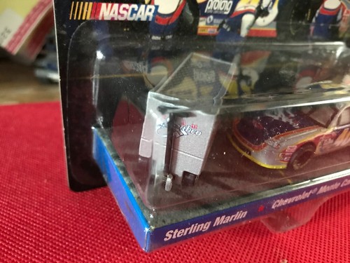 1998 Hot Wheels Team Pro Racing Sabco Sterling Marlin Monte Carlo Pit Crew B541 - Picture 6 of 9