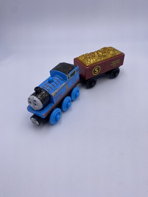 F867 GOLD DUST THOMAS & GOLDCAR - Thomas & Friends Wooden Railway