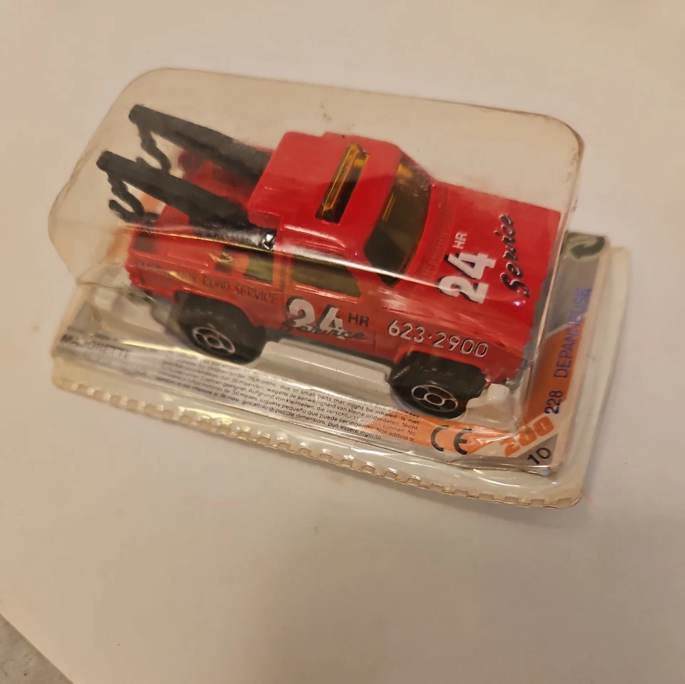 Camión de remolque Chevy fundido a presión Majorette #228/291 Depanneuse 24 horas servicio 1/62 vintage Foto 2 de 4