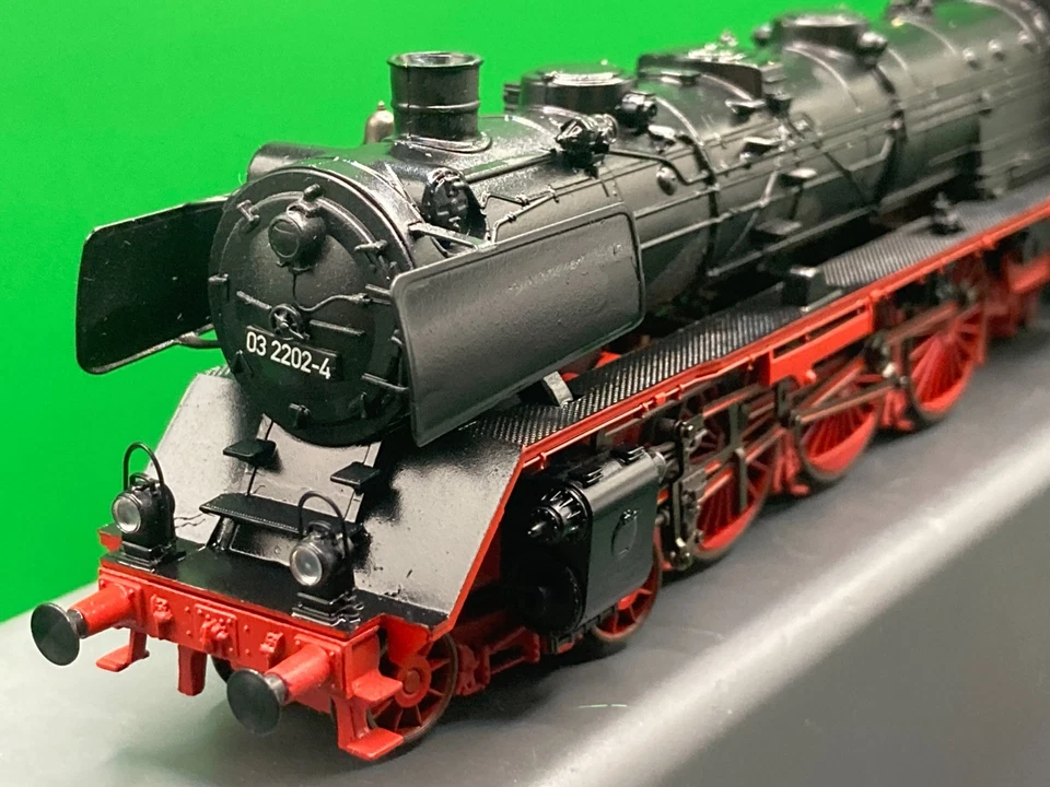 TRIX HO 22144 CLASS BR 03 4-6-2 OF THE DRG 03.2202-4 DCC SOUND FITTED - NO BOX - Image 3 of 4