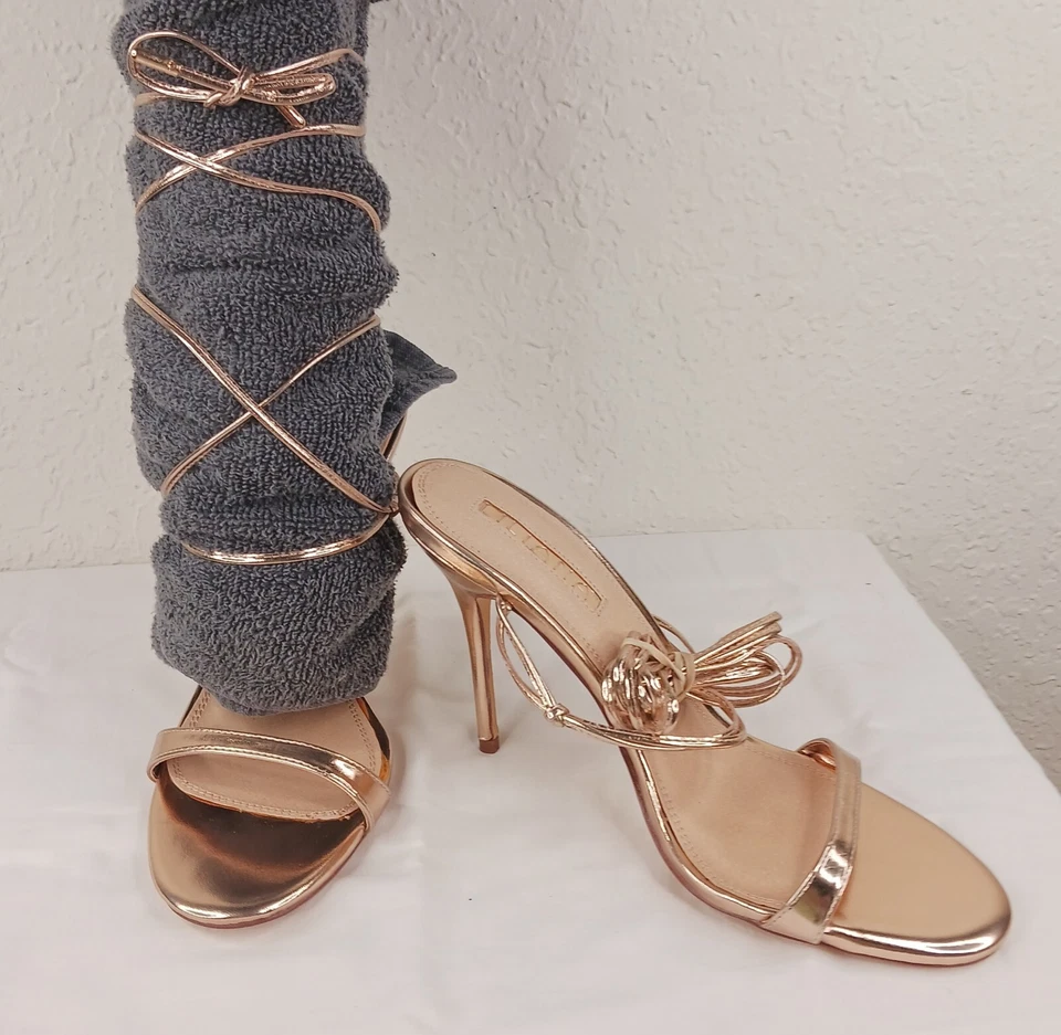NEW Dressy Gold Sandals 10 M Metallic Tie Up Leg High Heels LILIANA Party - Image 3 of 4