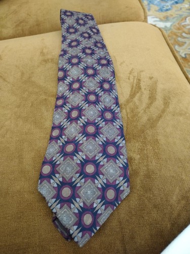 BEAUTIFUL SILK TIE BY GLENGUARD HYDE PARK...