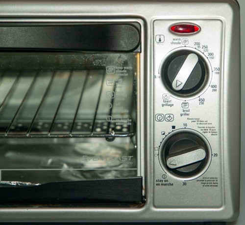 BLACK+DECKER TO1332SBD: 4-Slice Toaster Oven, Stainless Steel - Silver, Black - Picture 5 of 13