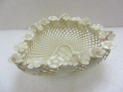 Belleek gewebter Blumenkorb herzförmig vier Strang Band Rückenstempel 1980-89