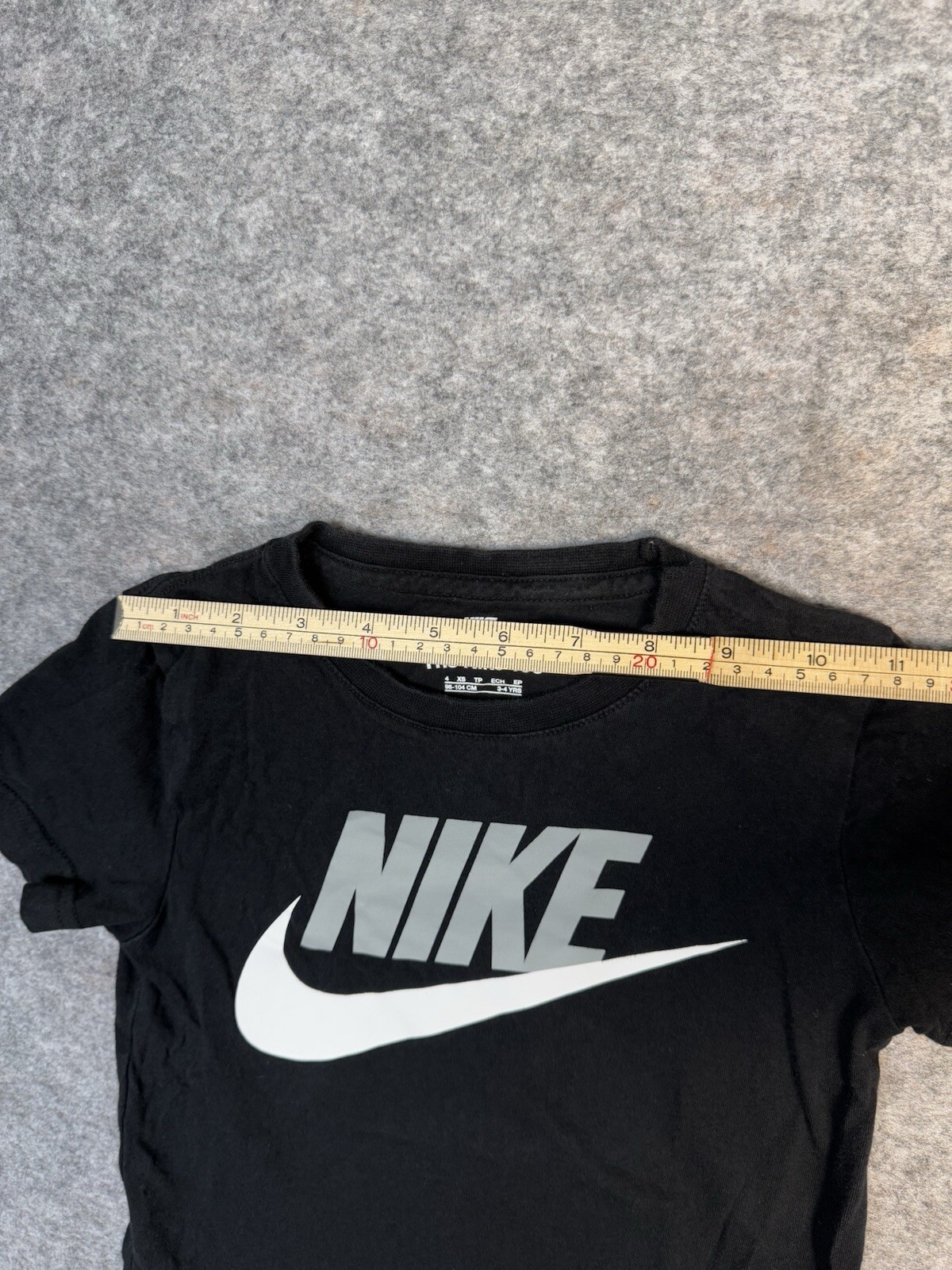 Nike Boys Black T-shirt Crewneck Logo Short Sleeve Tee Size XS 3-4YRS thumbnail 4