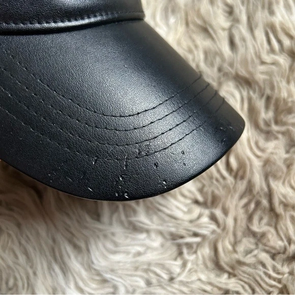 Gorra de béisbol Telfar negra imitación cuero logo unisex ajustable Foto 3 de 4