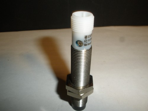 Eaton E57G-12UNC4-Q Proximity Sensor Switch 10-30VDC 4 Pin 100mA Sn=4mm - Picture 3 of 7