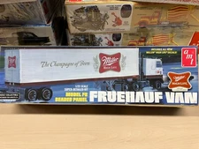AMT Model kit 1/25 scale Fruehauf model FB beaded panel trailer Miller High Life
