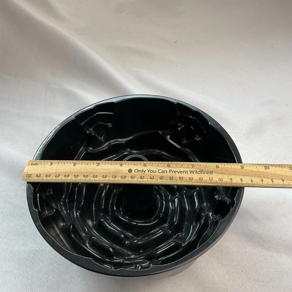 Nordic Ware Diseño "Rosa" Aluminio Fundido Bundt Sartén, 10 Tazas, Pastel Negro Cumpleaños Foto 4 de 4