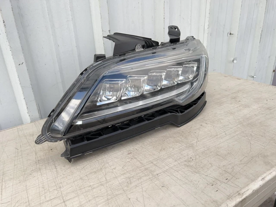 Faro izquierdo Acura RDX 2016-2018 3,5 L AWD 89 K -base- 63060 Foto 3 de 4