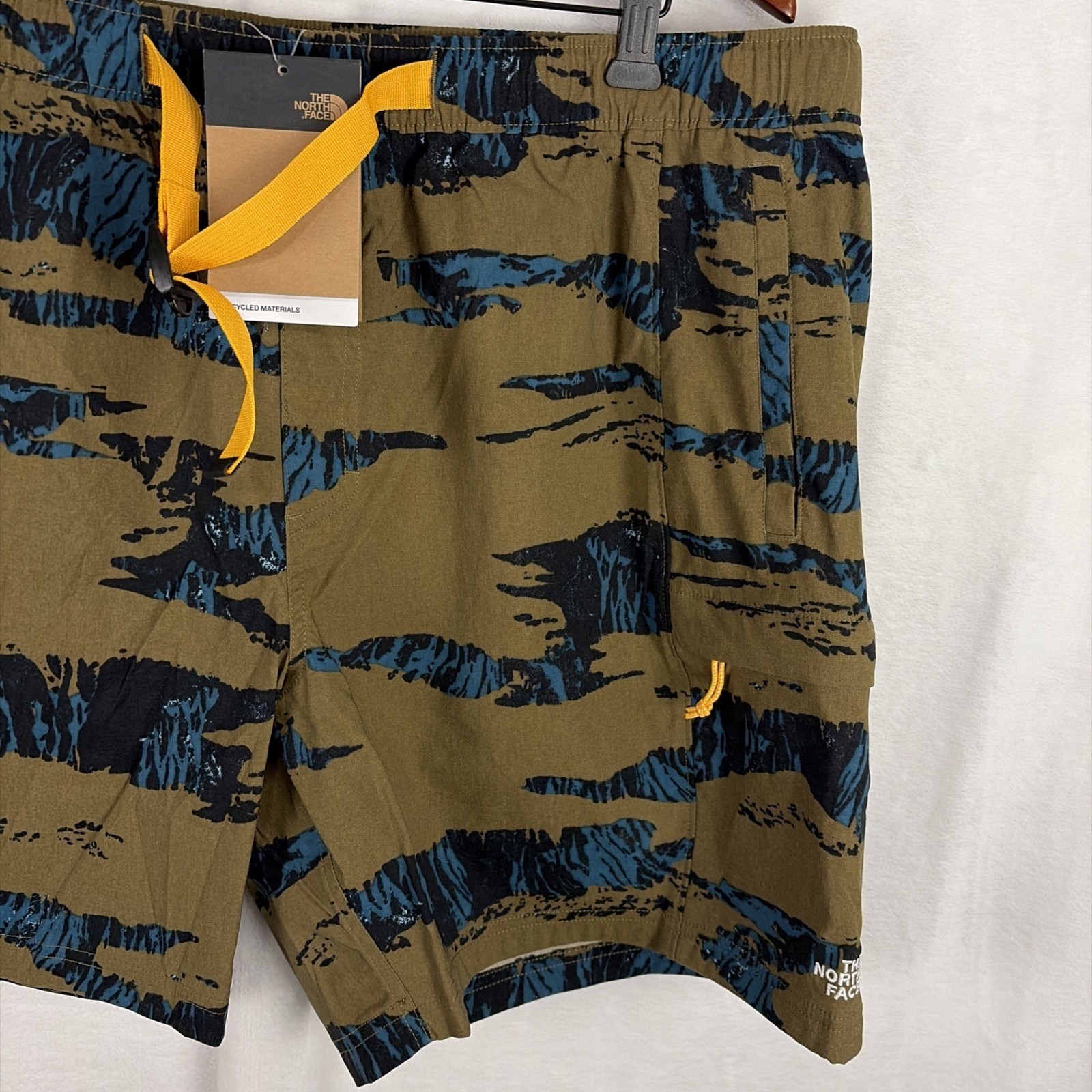 The North Face Shorts Mens 2XL Relaxed Wicking Belted Cargo Brown NWT thumbnail 3