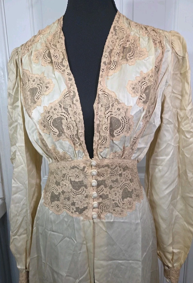 Antique 1920s Dressing Gown Robe Ivory Liquid Satin Old Hollywood Ecru Lace - Image 2 of 4