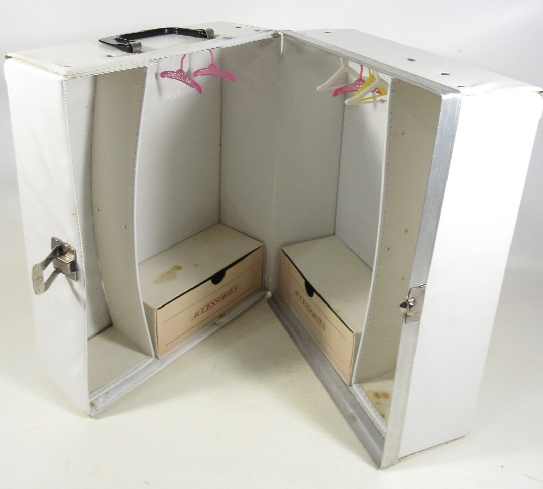 VTG 1968 Mattel World Of Barbie Doll Trunk Carrying Case #1004 w/Hangers GREAT