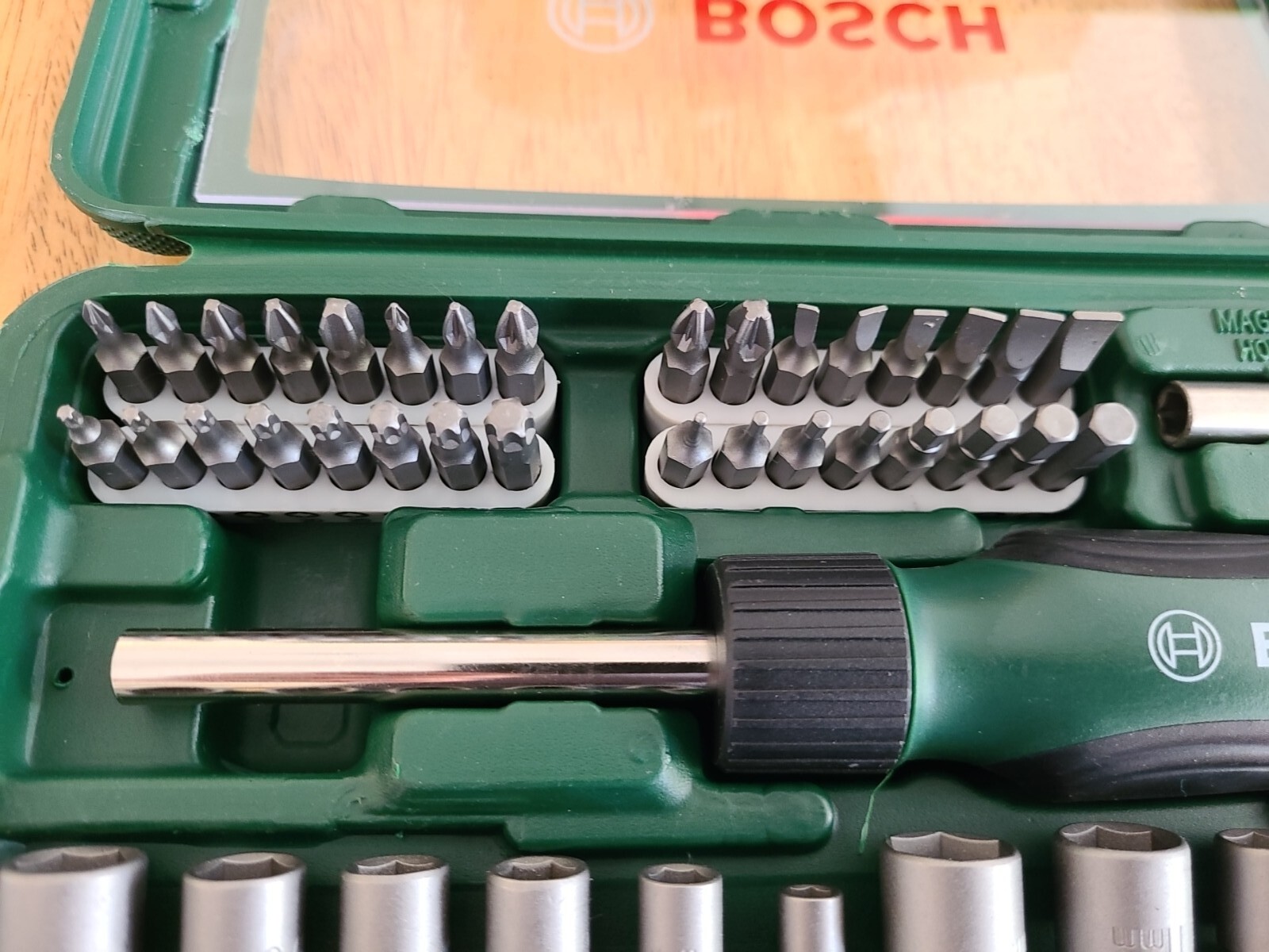 New Bosch 46 Pc Bit Socket Ratcheting Screwdriver Ratchet Set