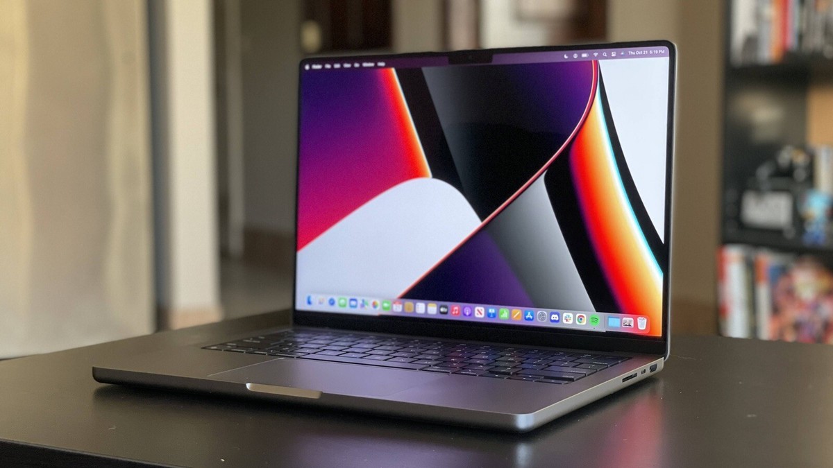 Apple MacBook Pro 14 Apple MacBook Pro 14