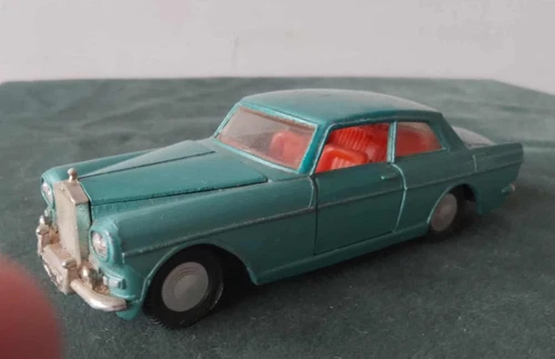 ORIGINAL VINTAGE DIECAST CAR 1:42 DINKY TOYS 127 ROLLS ROYCE SILVER CLOUD 1960s