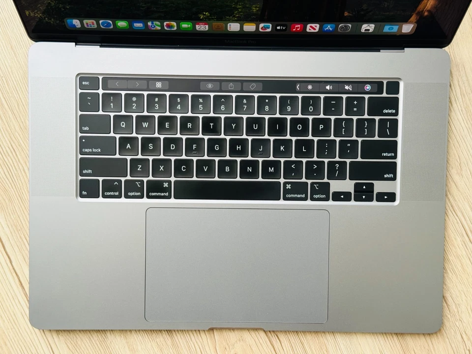 Apple MacBook Pro 16" 2019/ i9-2.30 GHz/32GB RAM/1TB SSD/AMD Radeon 550M 4GB GPU - Image 2 of 4