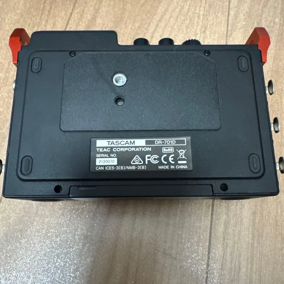 TASCAM DR-701D Linear PCM Recorder DSLR Portable 6 Track Audio Interface Camera - Image 3 of 4