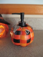 NWT HALLOWEEN Checkered Pumpkin Gold Leaves Bath Soap Lotion Pump Dispenser