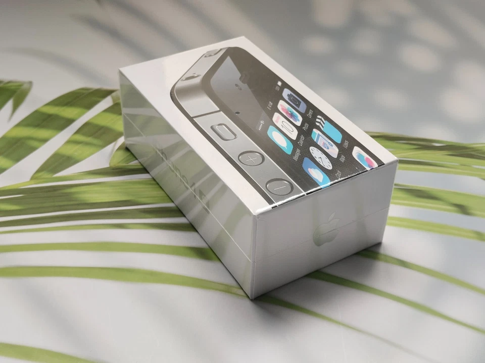 90%N ew Original Apple iPhone 4/4s 8/16/32/64GB Fully UNLOCKED Black/White GOOD - Image 3 of 4