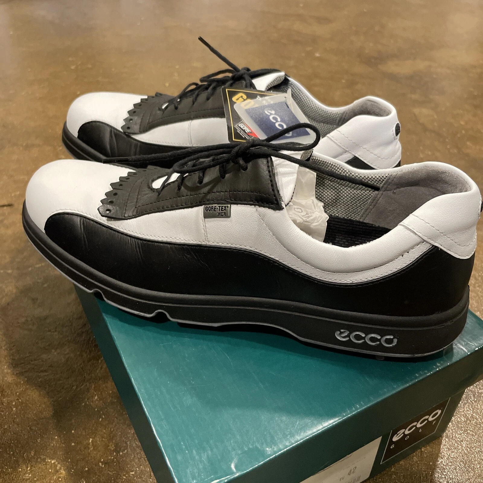 Scarpe da golf Ecco Gore Tex in pelle kilty da donna taglia 42 US 11 nere bianche nuove con scatola