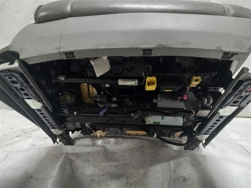 BANCO DE PASSAGEIRO DIANTEIRO COURO serve para Volkswagen Touareg 2004 - 2007 - Imagem 3 de 4