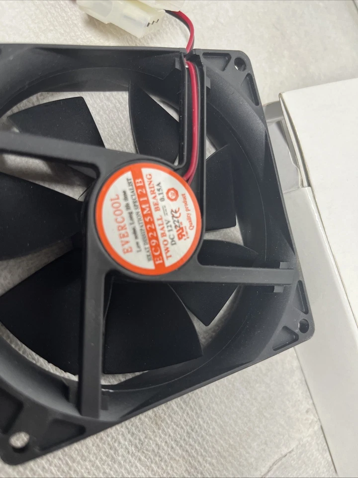 92MM CASE COOLING FAN WITH 4PIN, (3.625in x 3 .625in x 1in) Dual Ball Bearing wi - Image 3 of 4