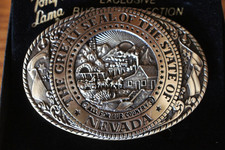 KLAMRA DO PASKA TONY LAMA, STAN NEVADA REGULAR EDITION NIENOSZONA - ŁADNE ZŁOTE PUDEŁKO