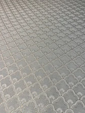 Waterford 70"X144" XL Tablecloth w/16 Napkins - Scallop / Fleur-de-lis pattern