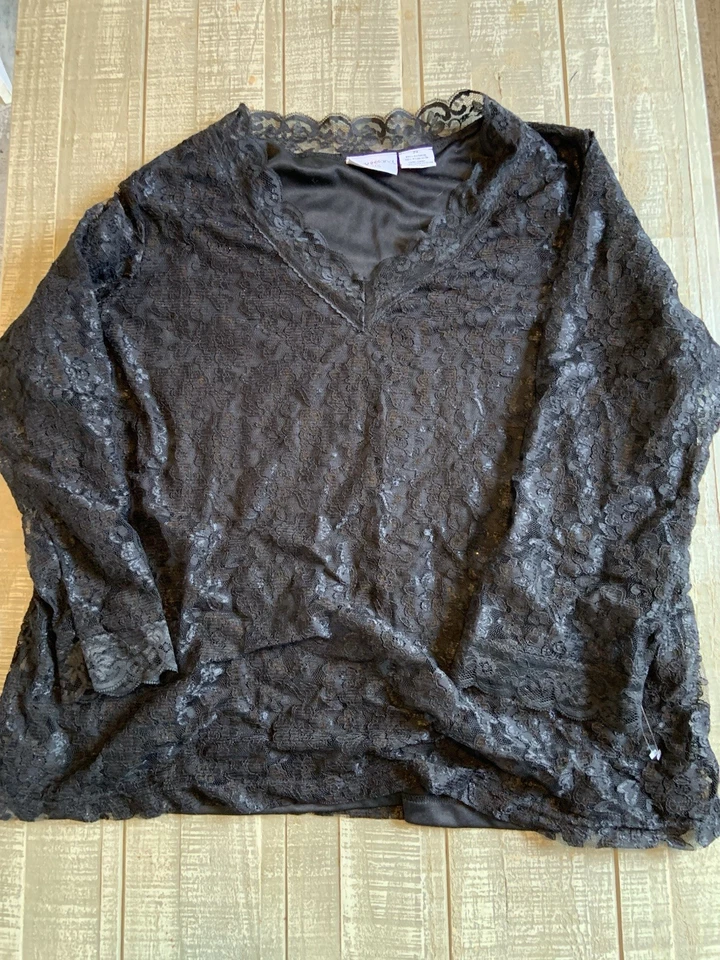 Top de encaje manga larga con cuello en V delantero negro KATHY IRELAND HSN con cami 2X Foto 2 de 4