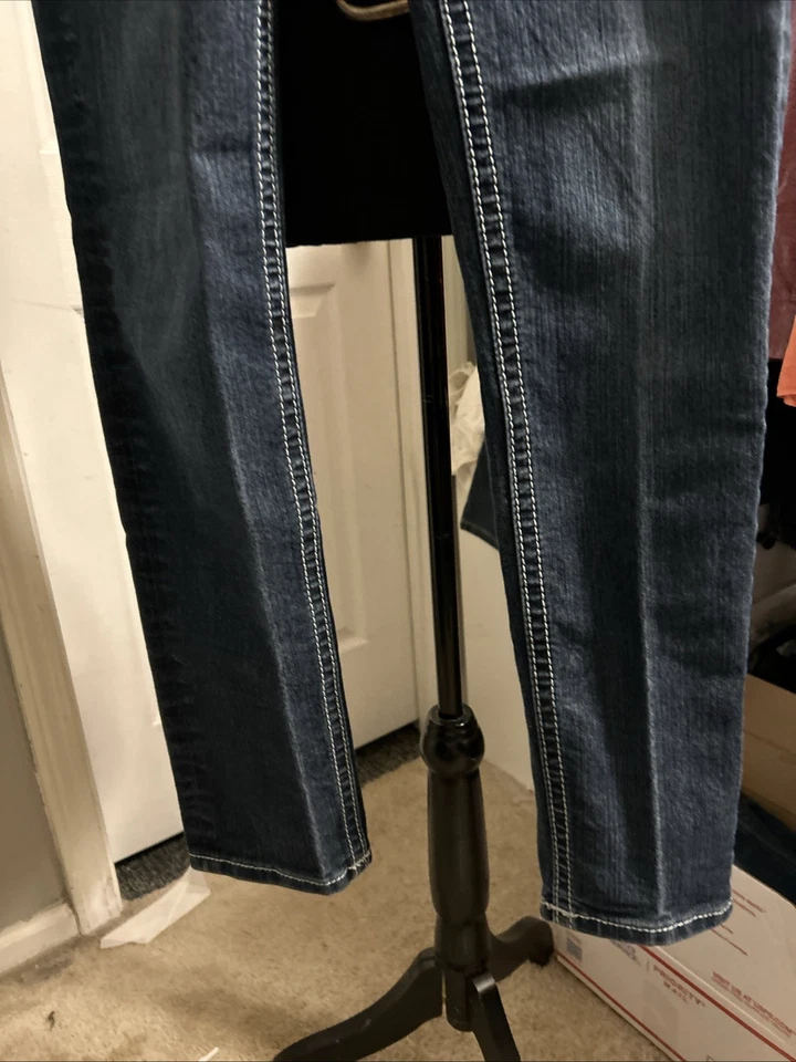 Pantalones de mezclilla Miss Me Hatley ajustados de pierna recta para mujer talla 29 adornados con tachuelas Foto 2 de 4