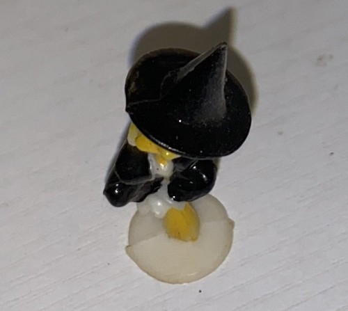 Vtg Tiny Miniature Witch Broom Figurine Plastic Vintage Hong Kong 1.75” Tall - Picture 5 of 9