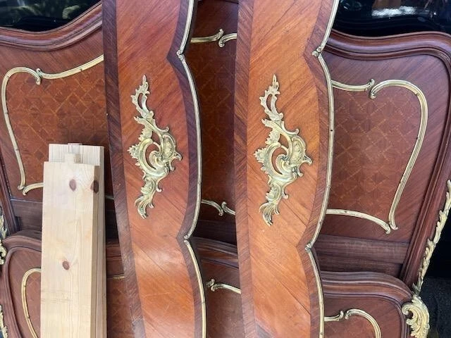 Impresionante par de camas gemelas francesas antiguas de caoba y palisandro con Omalu Foto 4 de 4