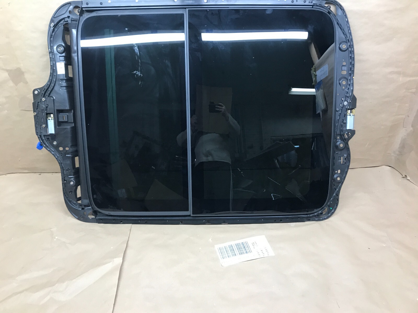 2017-2022 Maserati Levante M161 Panorama Sunroof Black OEM 670171954 Mint