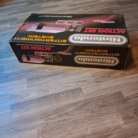 Nintendo NES Action Set In Scatola Quasi Completo CIB Testato Senza Manuali