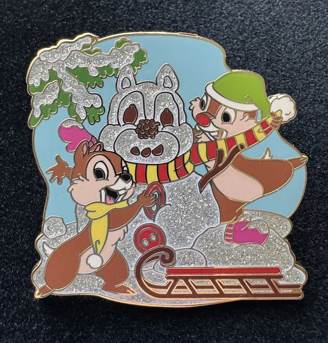 Disney LE 250 CHIP & DALE Snowman Playing In Snow Shopping Pin