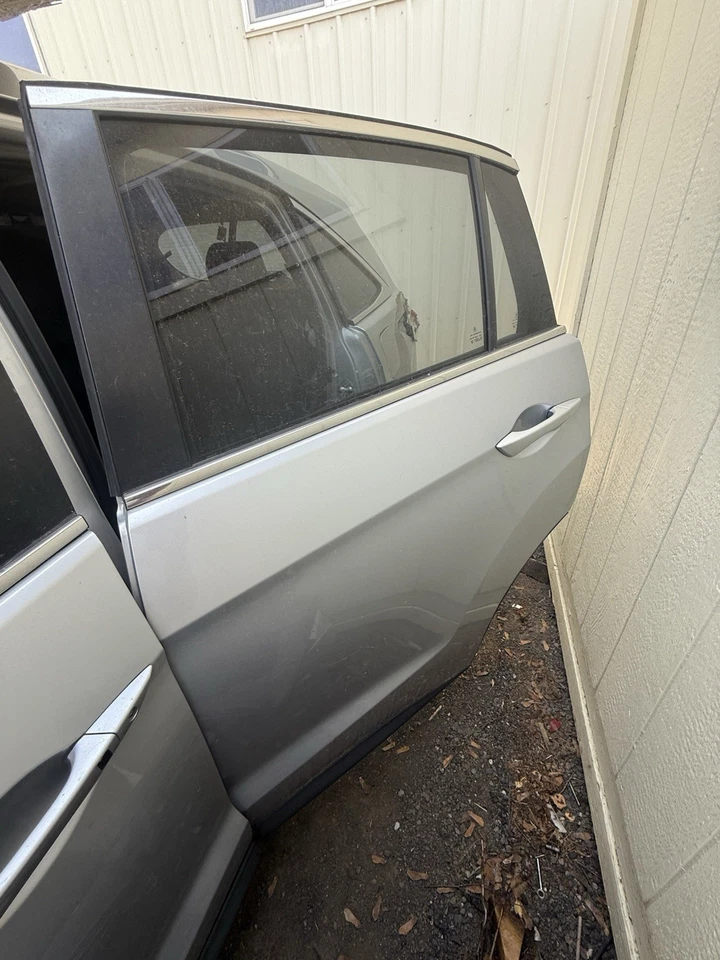 2013-2018 讴歌 RDX 后门总成乘客右电动原始设备制造商 NH789M — 第 3/4 张图片