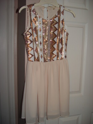 green emerald velvet dress Cream Elegant Gold Crush Embroidered Gown for Women 8 Meter