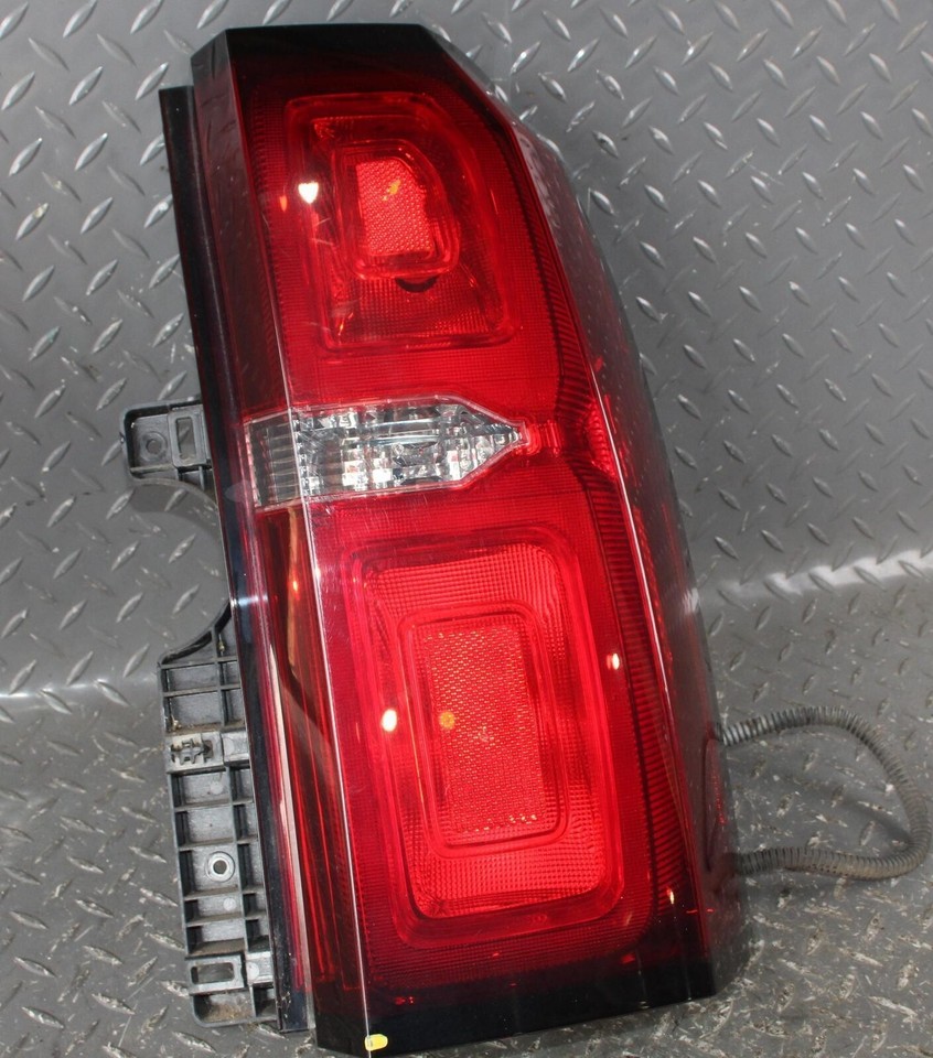 1520 Suburban *DMG* Passenger Side Right RH Taillight Tail Light Lamp