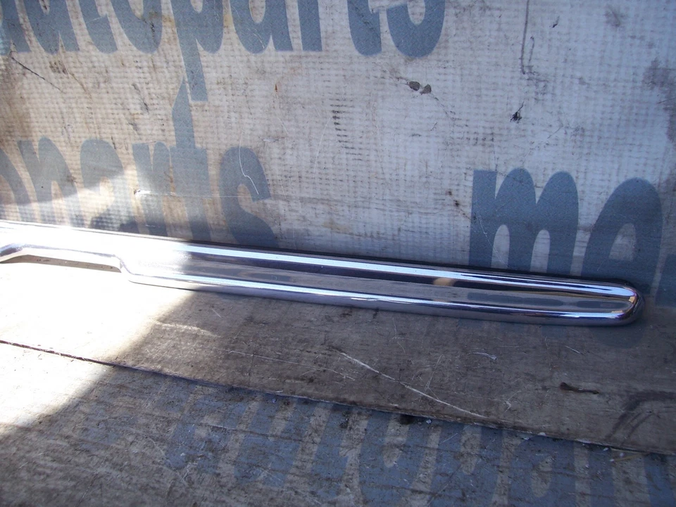 MERCEDES-BENZ W116 1973-1980 OEM MALETERO TRASERO MOLDURA MANGO CROMO MOLDURA TAPA Foto 2 de 4