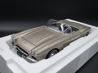 Autoart Millennium 1962 Chevrolet Corvette 1:18 Diecast Car 71101